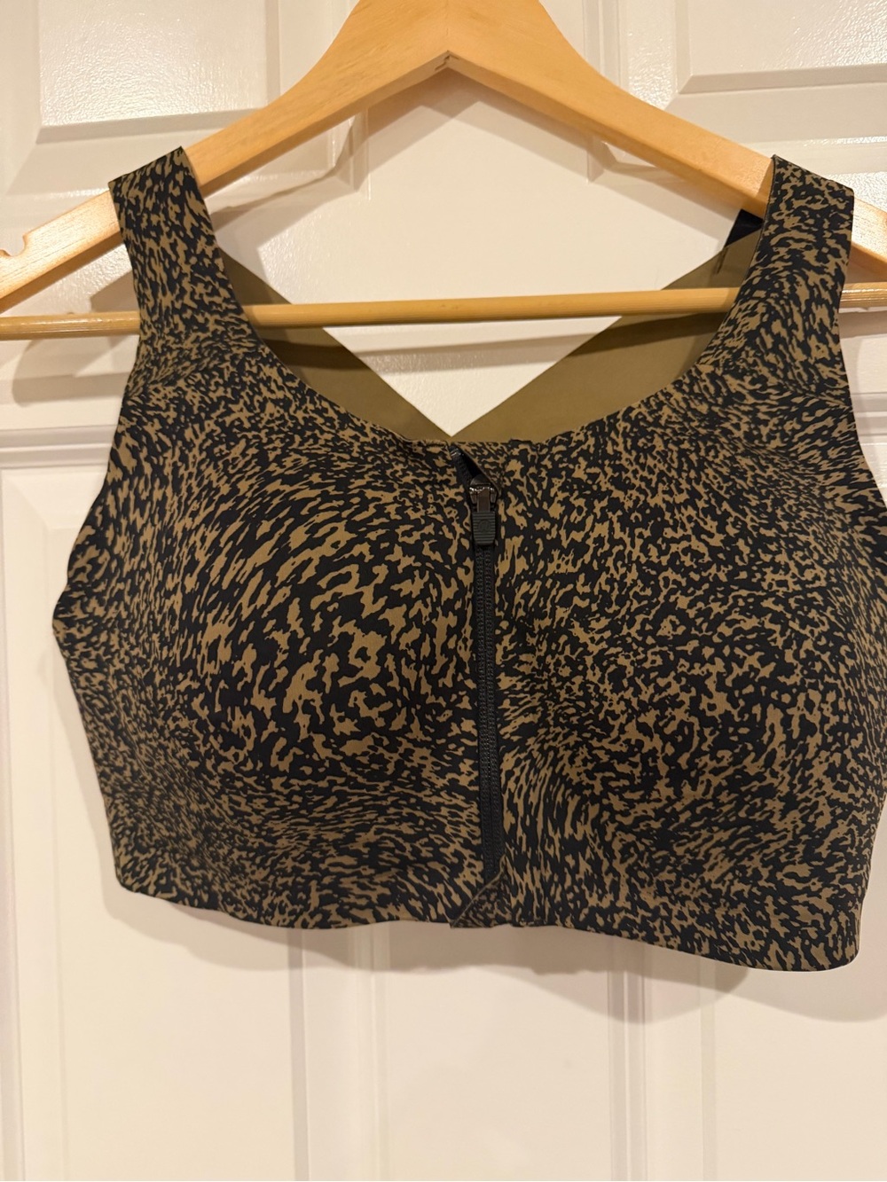 lululemon Tan and Black Front-Zip Printed Enlite Sports Bra 36D